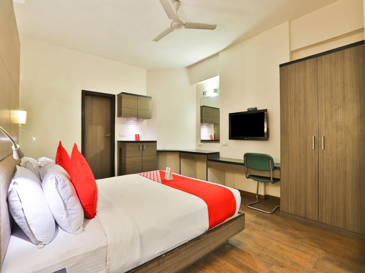 Oyo 1123 Hotel Rock Regency Ahmedabad Exterior photo