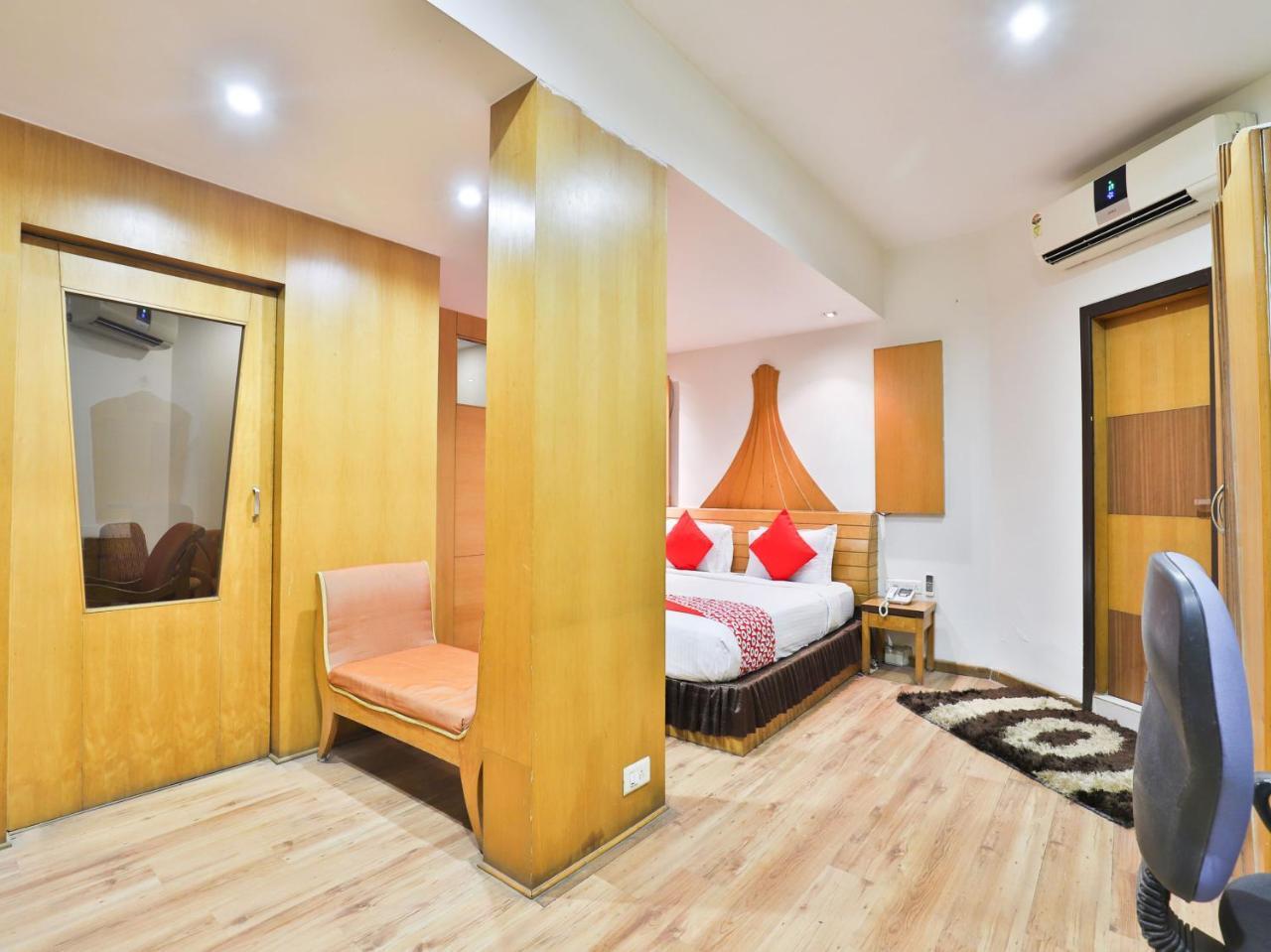 Oyo 1123 Hotel Rock Regency Ahmedabad Exterior photo